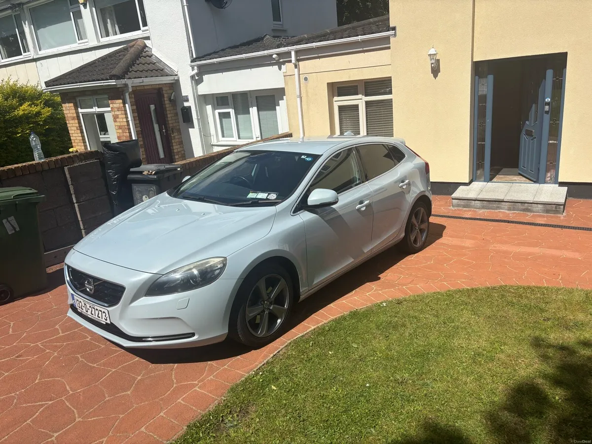 Volvo V40 full spec AUTOMATIC - Image 3
