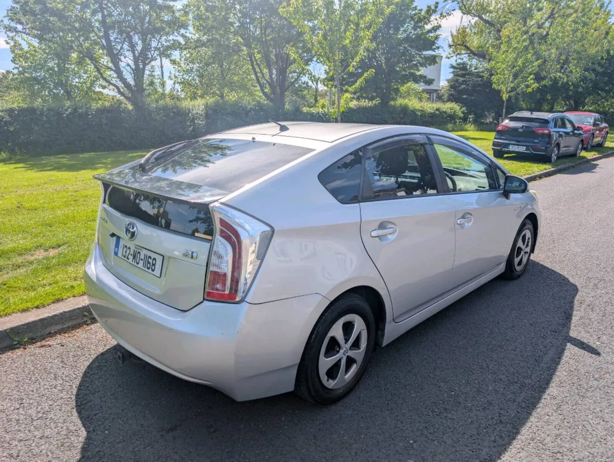 Toyota Prius 1.8 HYBRID NCT 08/2027 - Image 2