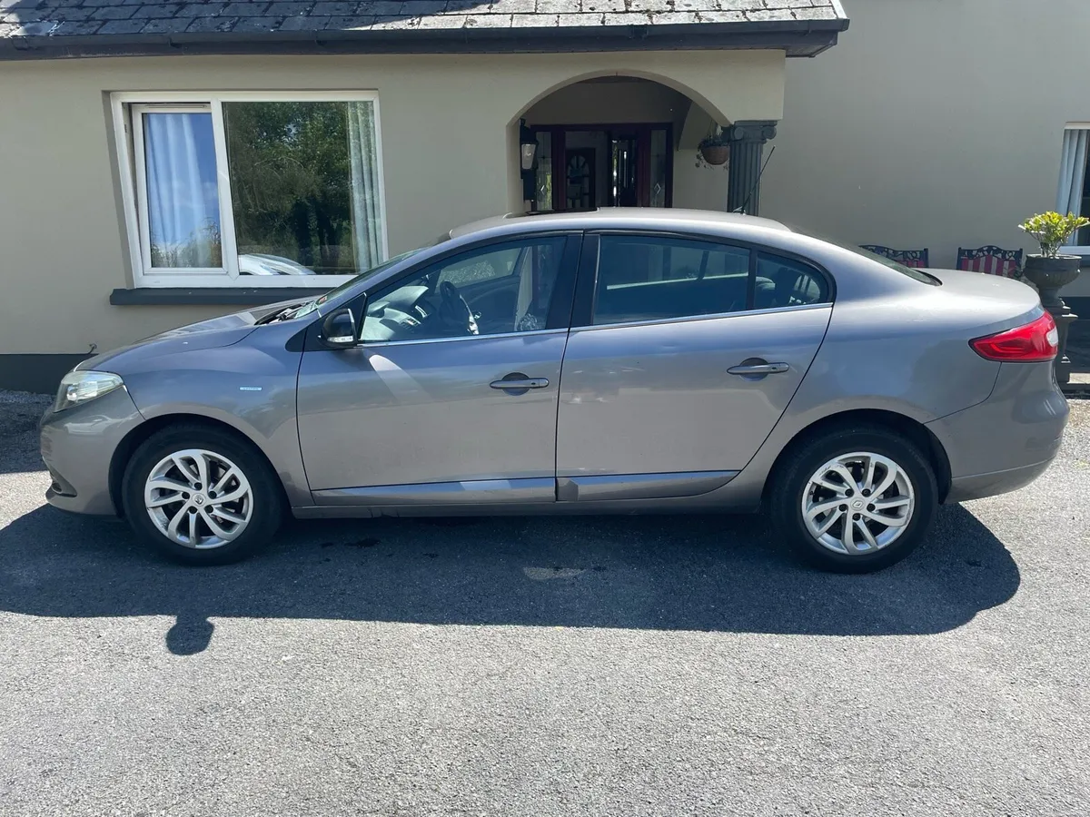 2015 Renault fluence limited edition - Image 2