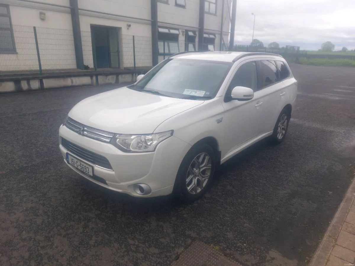 2015 MITSUBISHI OUTLANDER HYBRID 4WD - Image 1