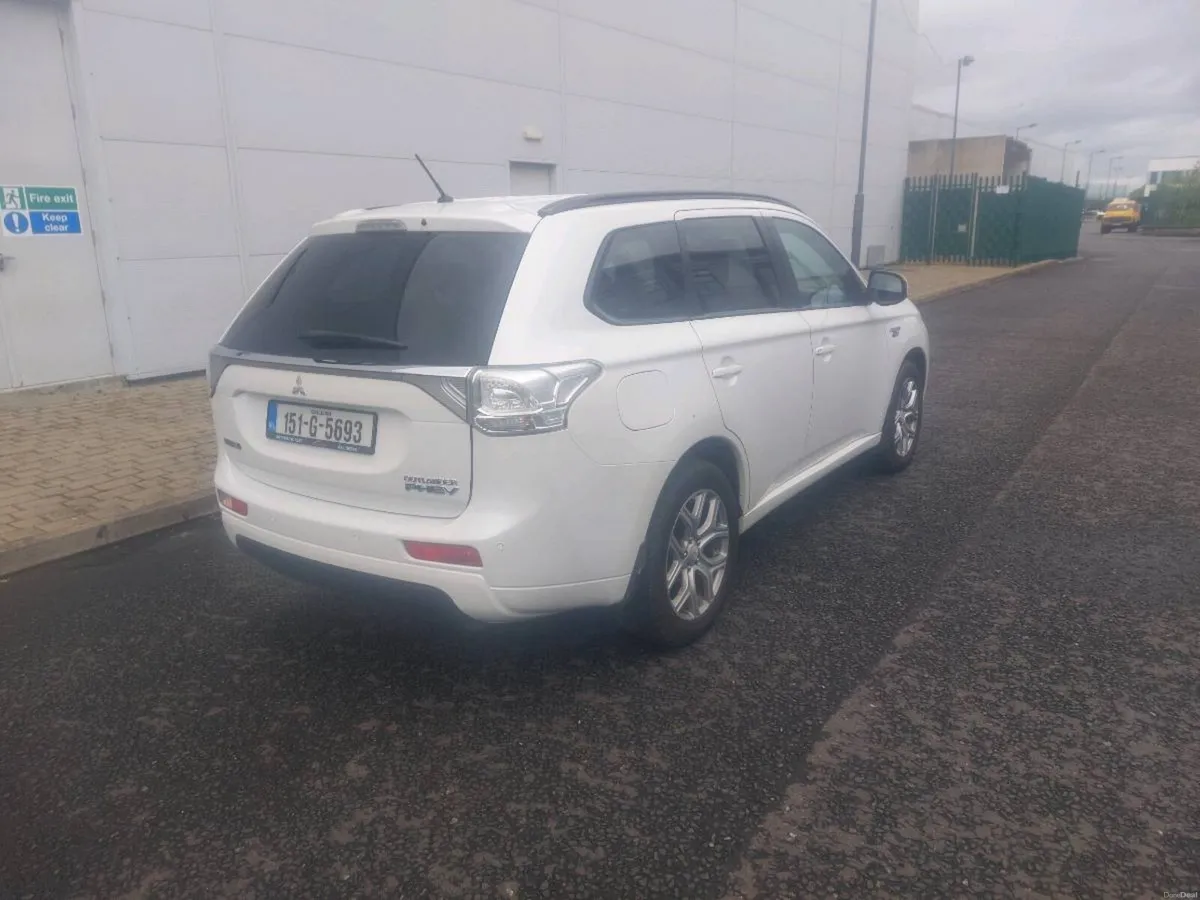 2015 MITSUBISHI OUTLANDER HYBRID 4WD - Image 5