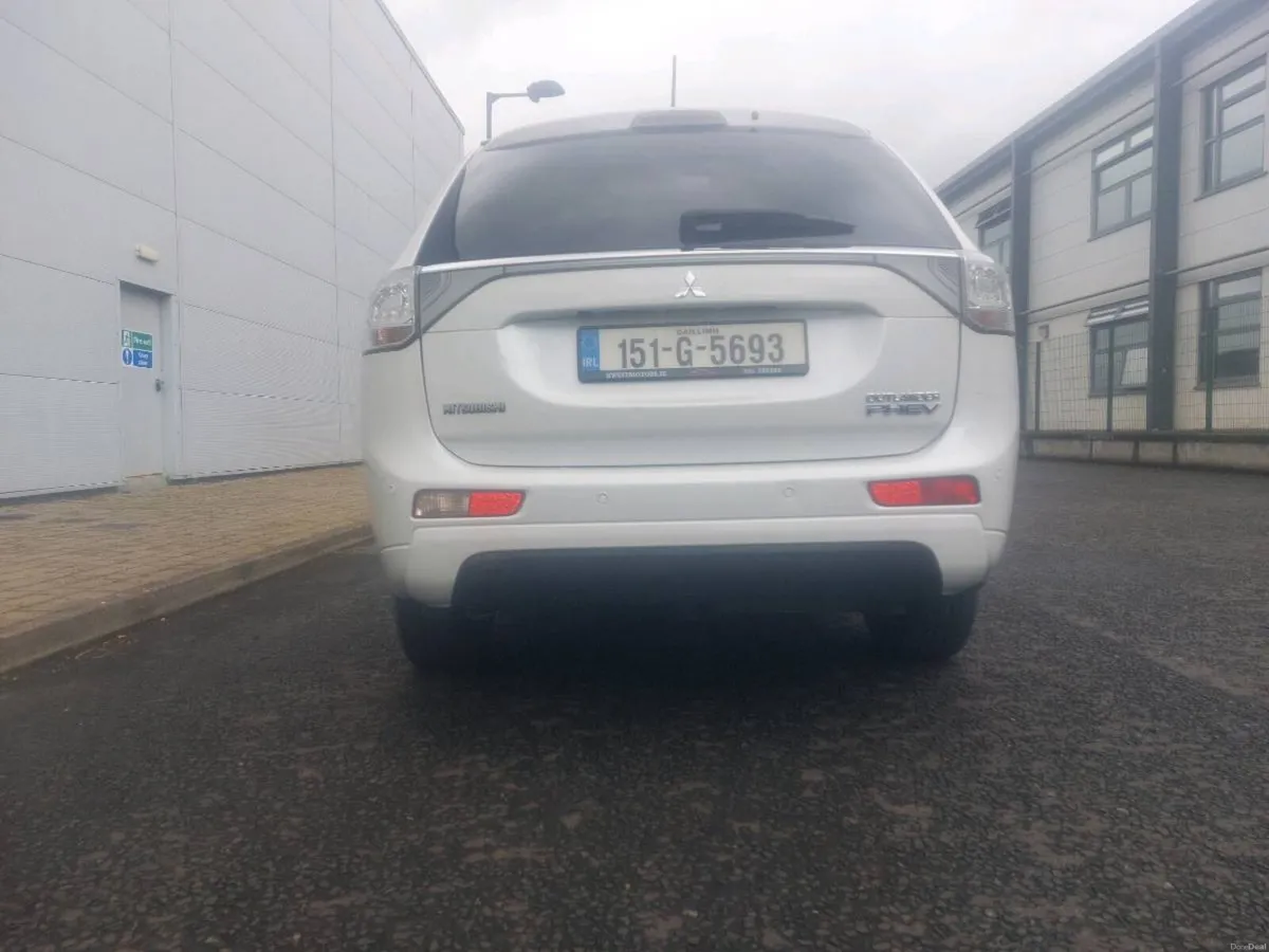 2015 MITSUBISHI OUTLANDER HYBRID 4WD - Image 6