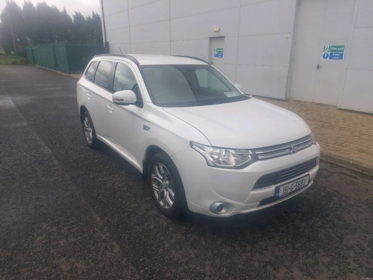 2015 MITSUBISHI OUTLANDER HYBRID 4WD - Image 2