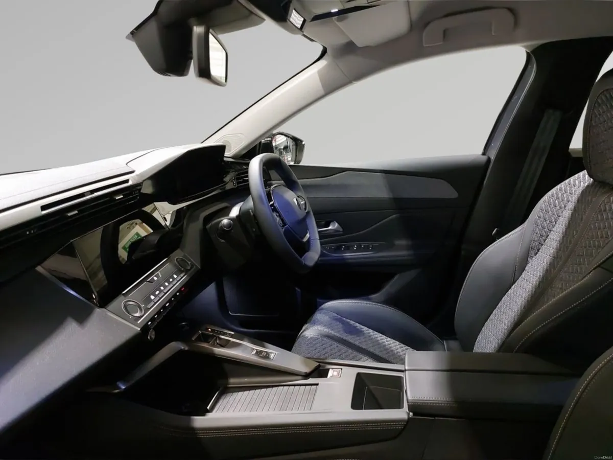 Peugeot 308 1.2 MHEV 145BHP e-DCS6 Allure - Image 3