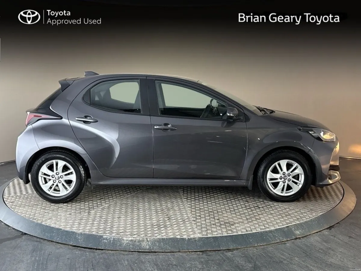 Toyota Yaris 1.5 LUNA Manual - Image 3