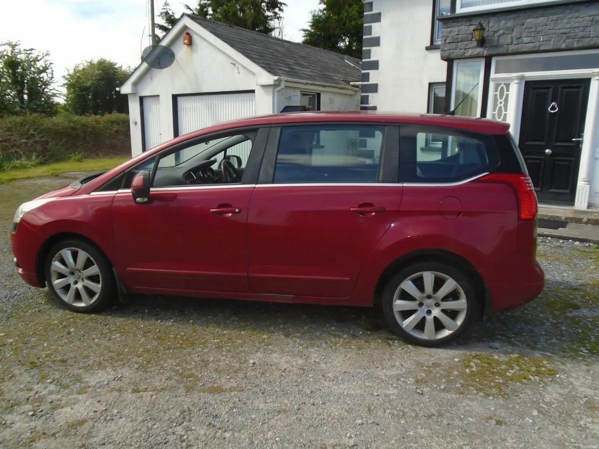 Peugeot 5008 2010 - Image 1