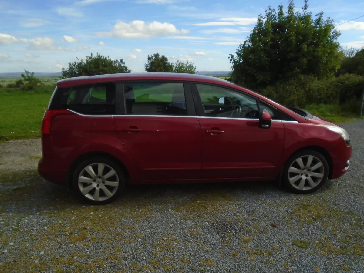 Peugeot 5008 2010 - Image 2