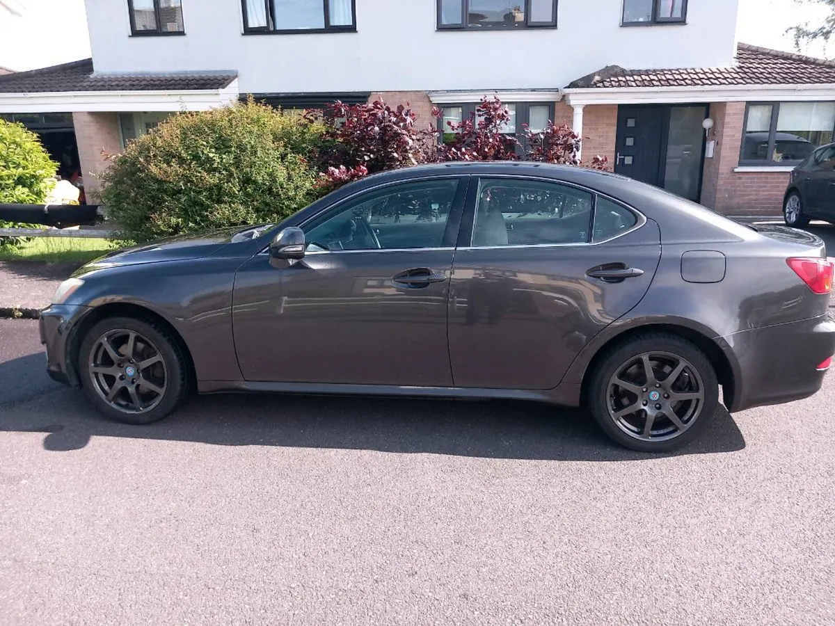 Lexus IS220D - Image 1