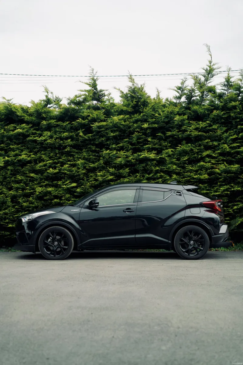 Toyota C-HR 1.8 Hybrid 2019 - Image 2