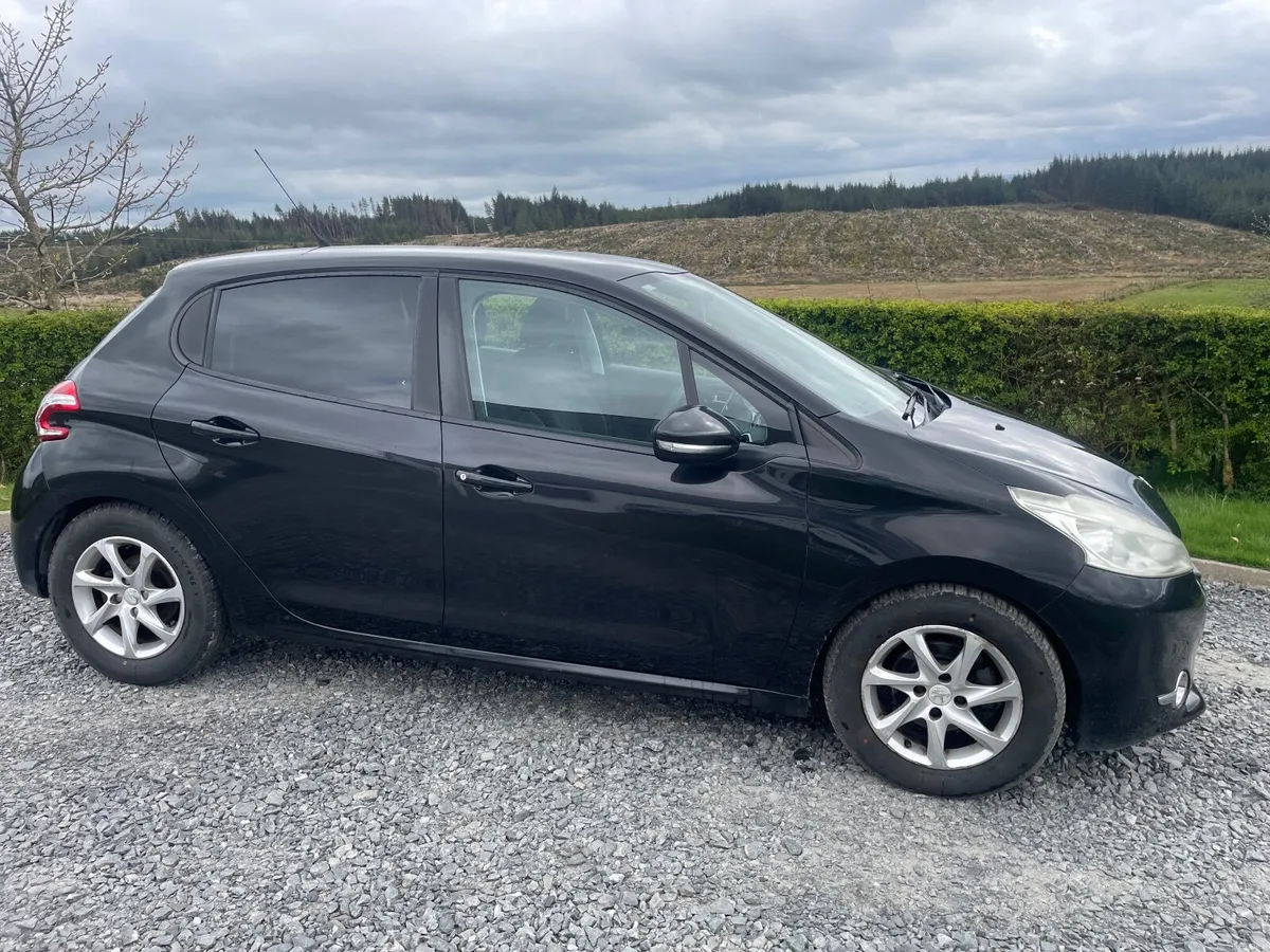 Peugeot 208 2012 - Image 2