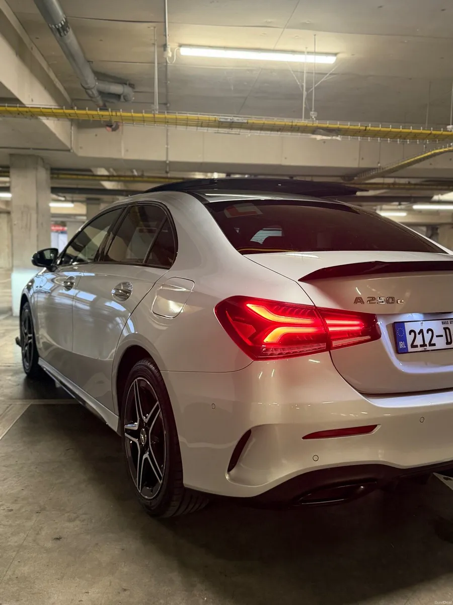 Mercedes benz a250e -AMG LINE PREMIUM PLUS! - Image 6