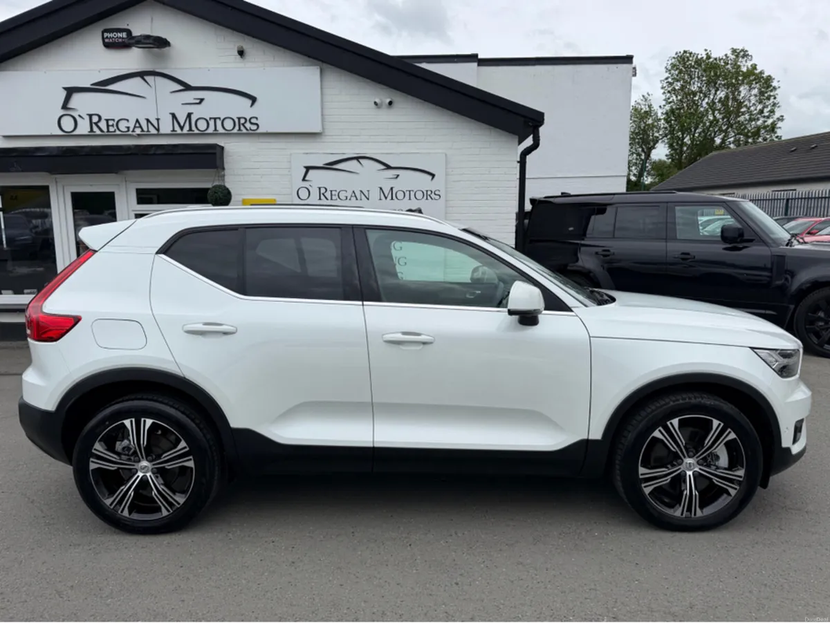 Volvo XC40 INSCRIPTION 1.5 T4 RECHARGE - Image 2