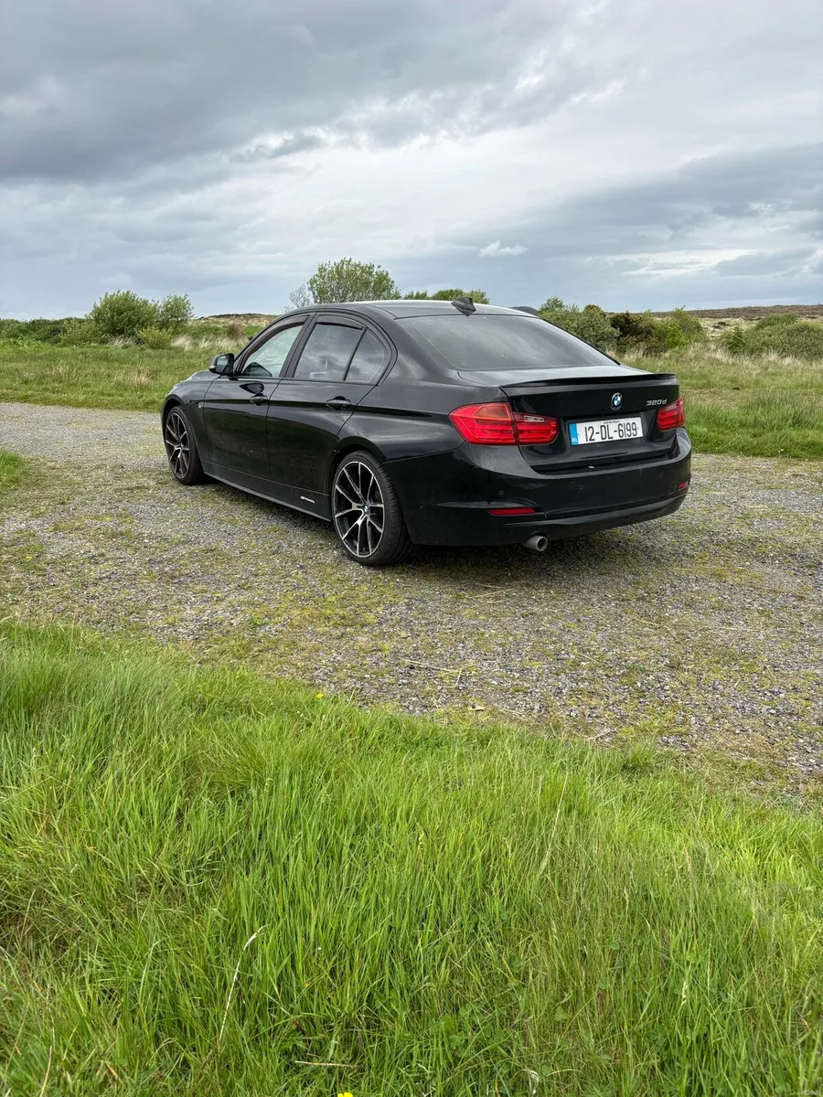 BMW 320d - Image 2