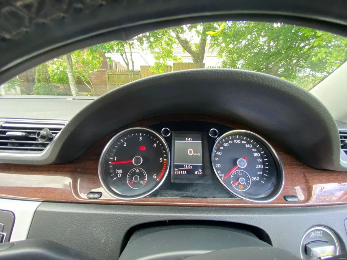 Volkswagen Passat 2013 - Image 2