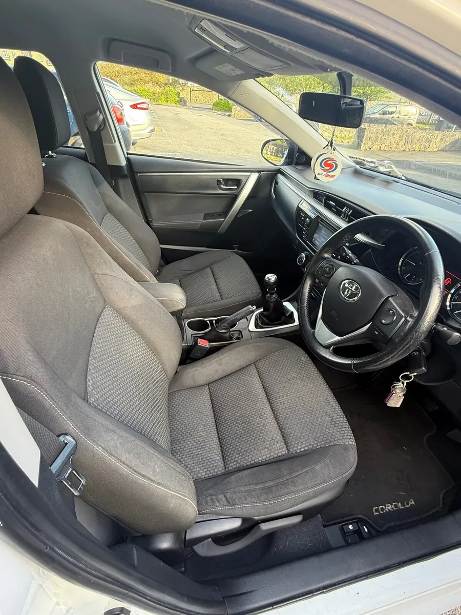 2014 Toyota Corolla Luna Pearl White - Image 2