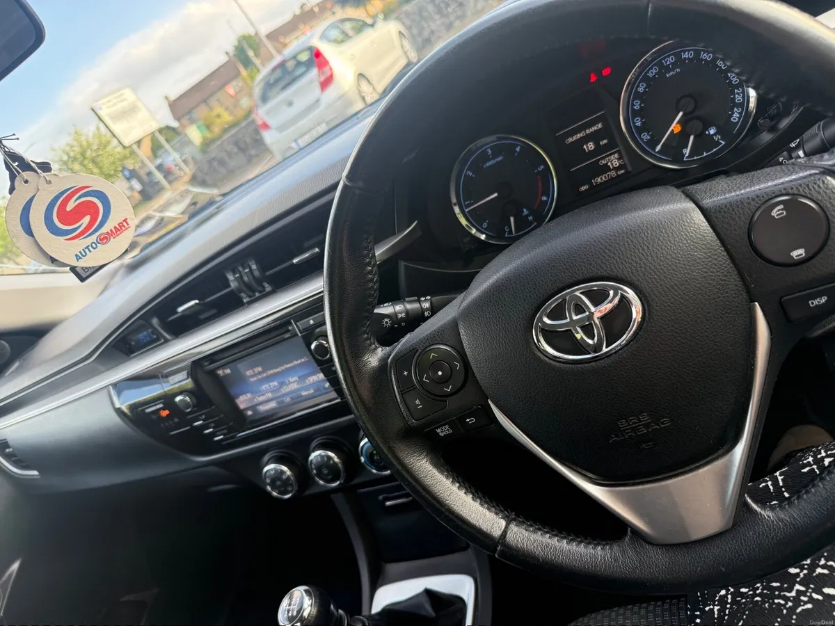 2014 Toyota Corolla Luna Pearl White - Image 3