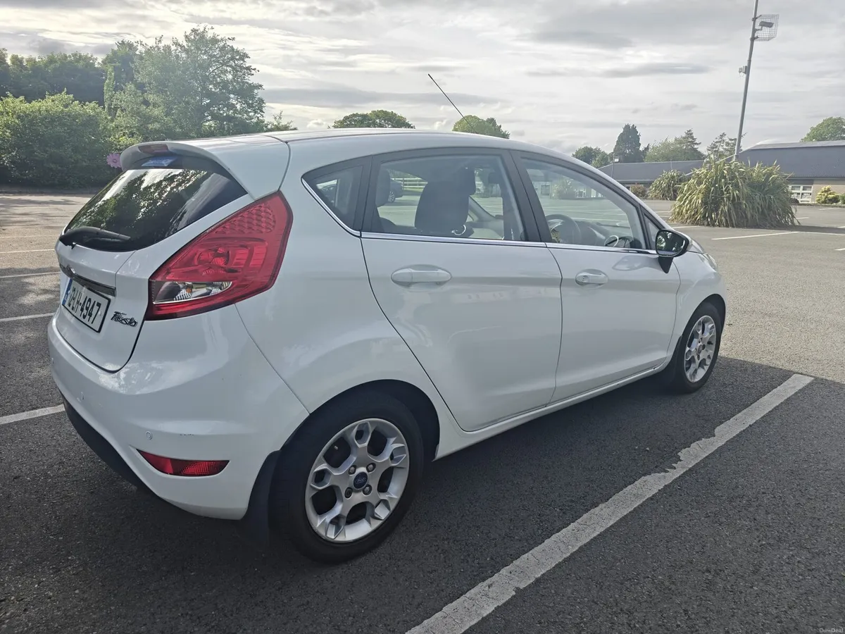 2012 Ford fiesta - Image 4