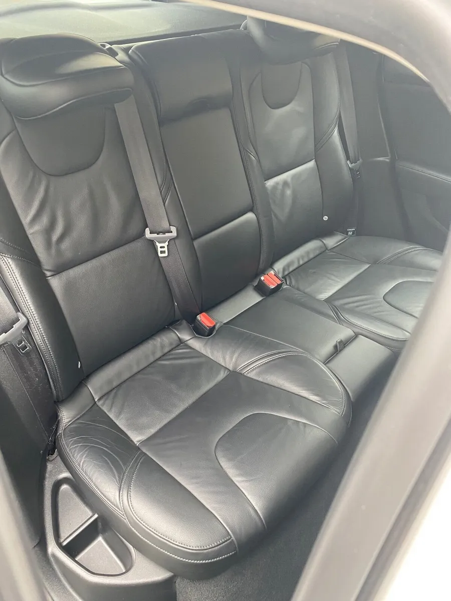 Volvo V40 2013 - Image 4