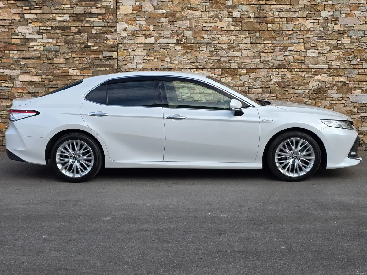 181 Toyota Camry 2.5 Hybrid - Image 4