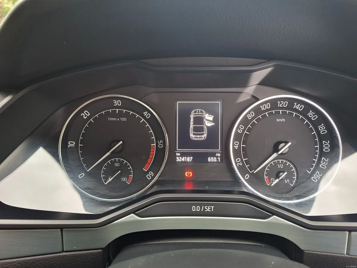 Skoda Superb 2015 - Image 4