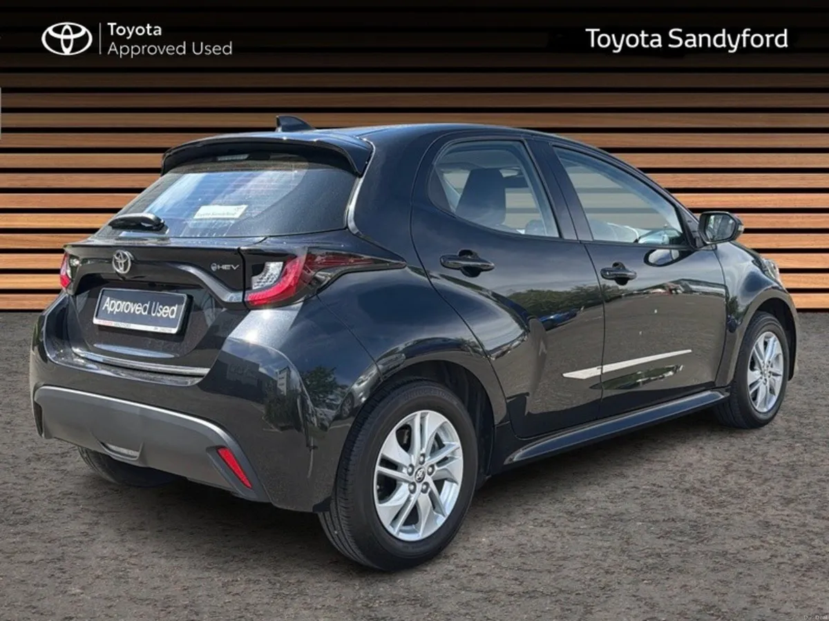 Toyota Yaris HYBRID LUNA // REAR CAMERA // TOYOTA - Image 2
