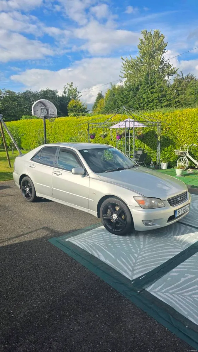 Lexus IS 200 - Image 1