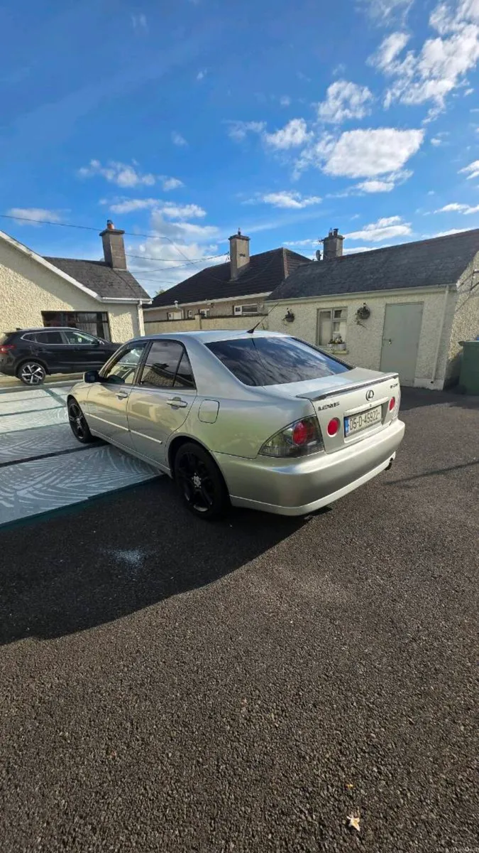 Lexus IS 200 - Image 3