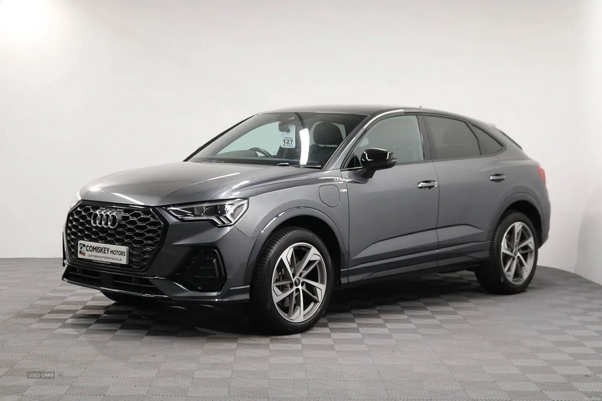Audi Q3 TFSIe Vorsprung - Image 3