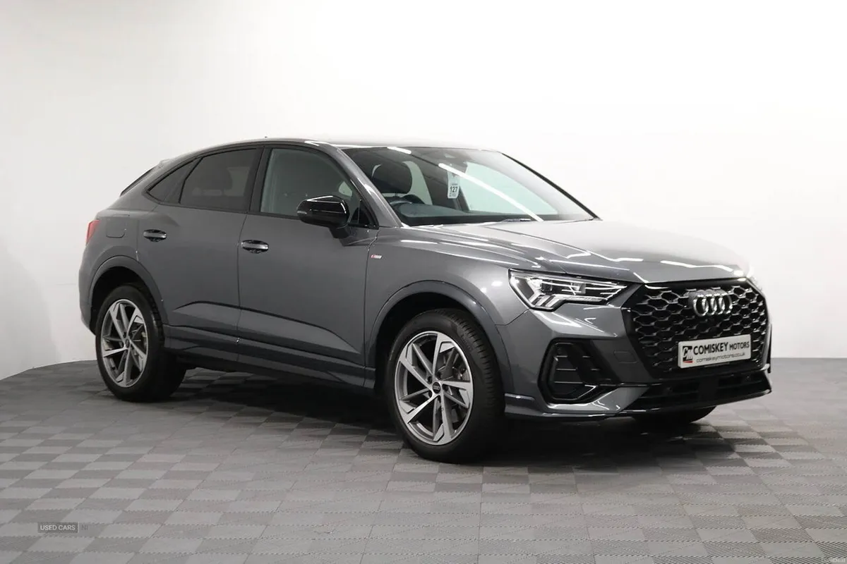 Audi Q3 TFSIe Vorsprung - Image 1