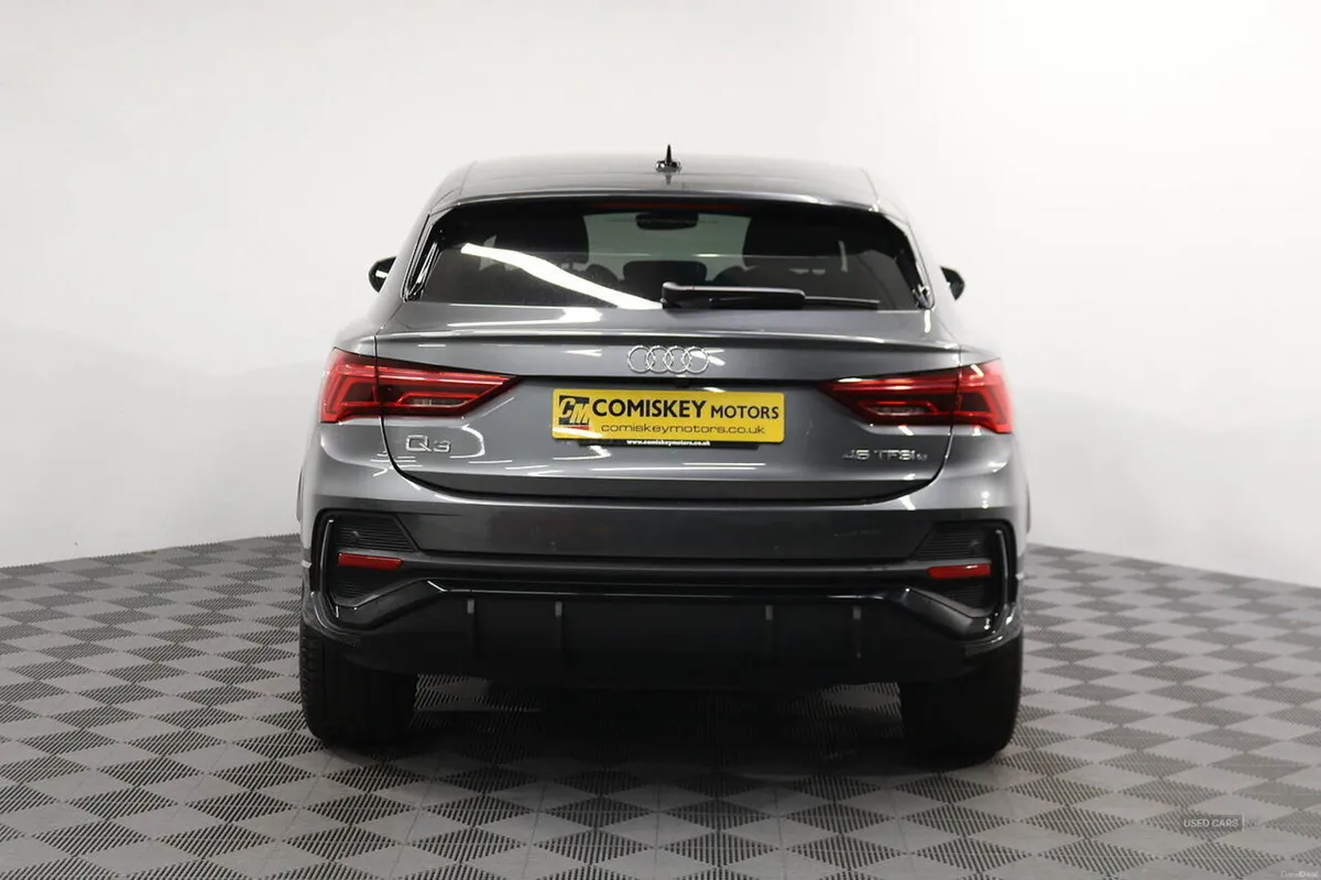 Audi Q3 TFSIe Vorsprung - Image 5