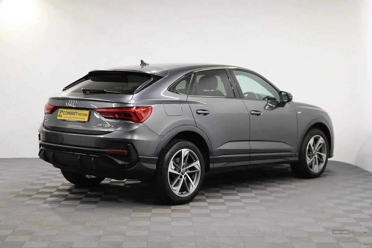 Audi Q3 TFSIe Vorsprung - Image 6
