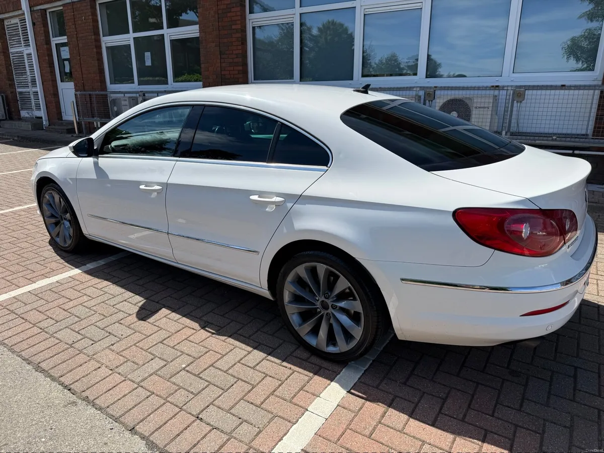 Volkswagen Passat 2010 - Image 4