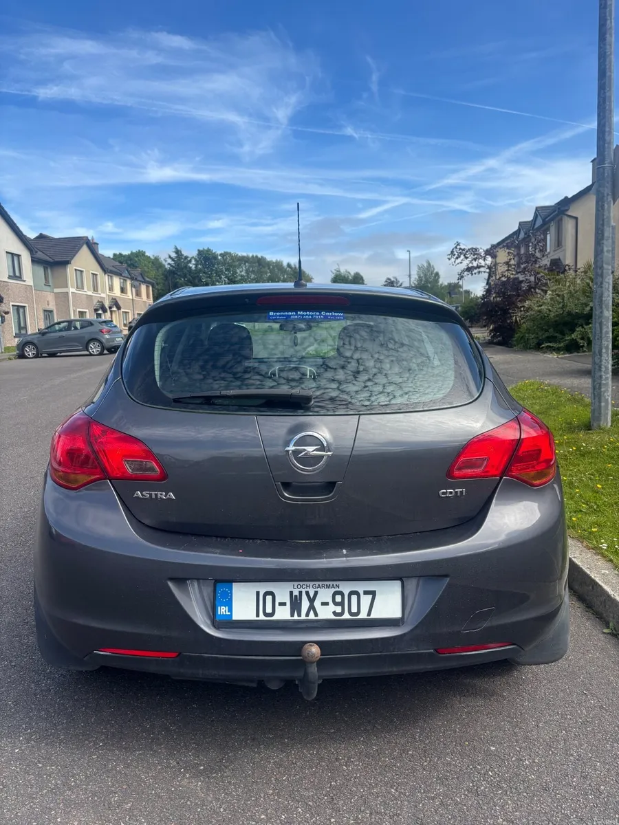 Opel Astra 2010 - Image 2