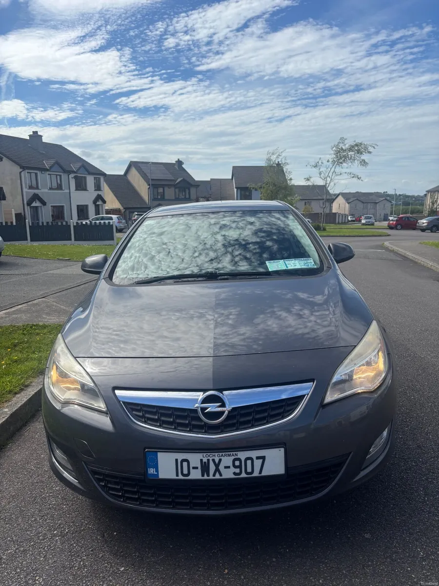 Opel Astra 2010 - Image 1