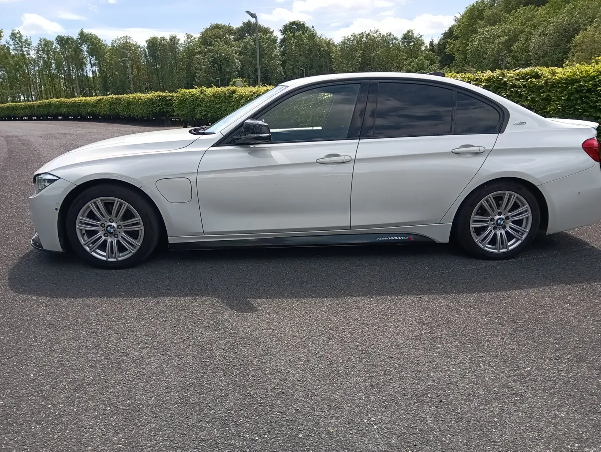 💥2016 BMW 330E Hybrid M-sport Automatic💥 - Image 2