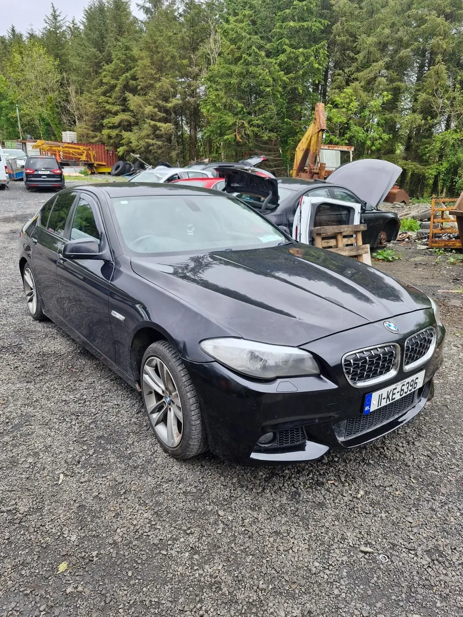 BMW 5-Series 2011 - Image 2