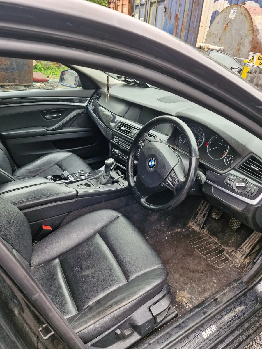 BMW 5-Series 2011 - Image 3