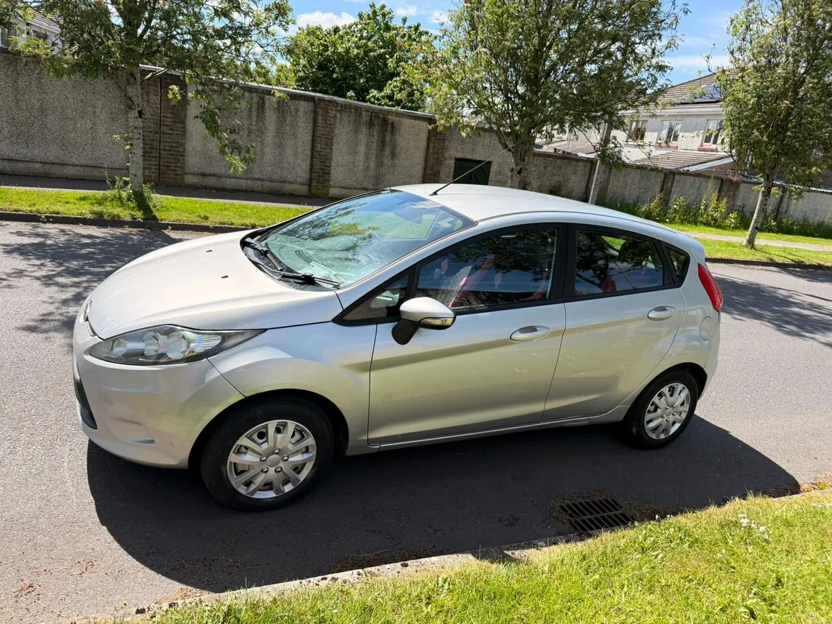 Ford Fiesta 2011 - Image 2