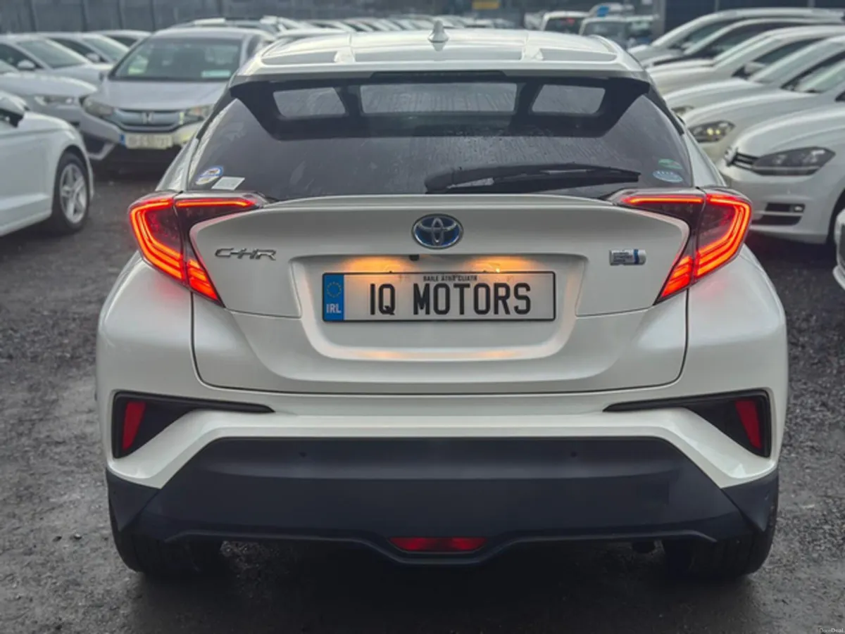 Toyota C-HR GLED EDITION -1.8L Petrol Hybrid - Aut - Image 5