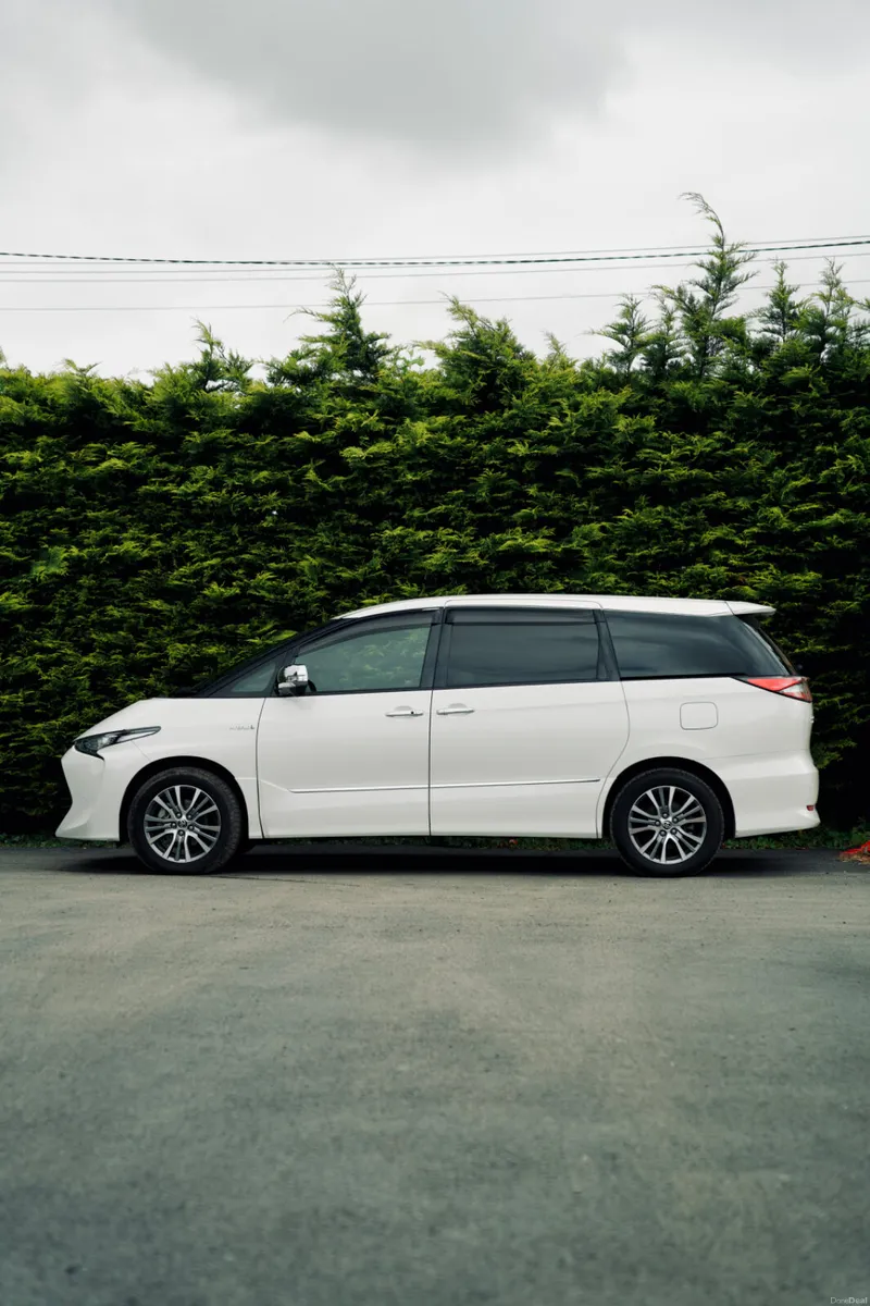 Toyota Estima 2.4  Hybrid 2019 - Image 2