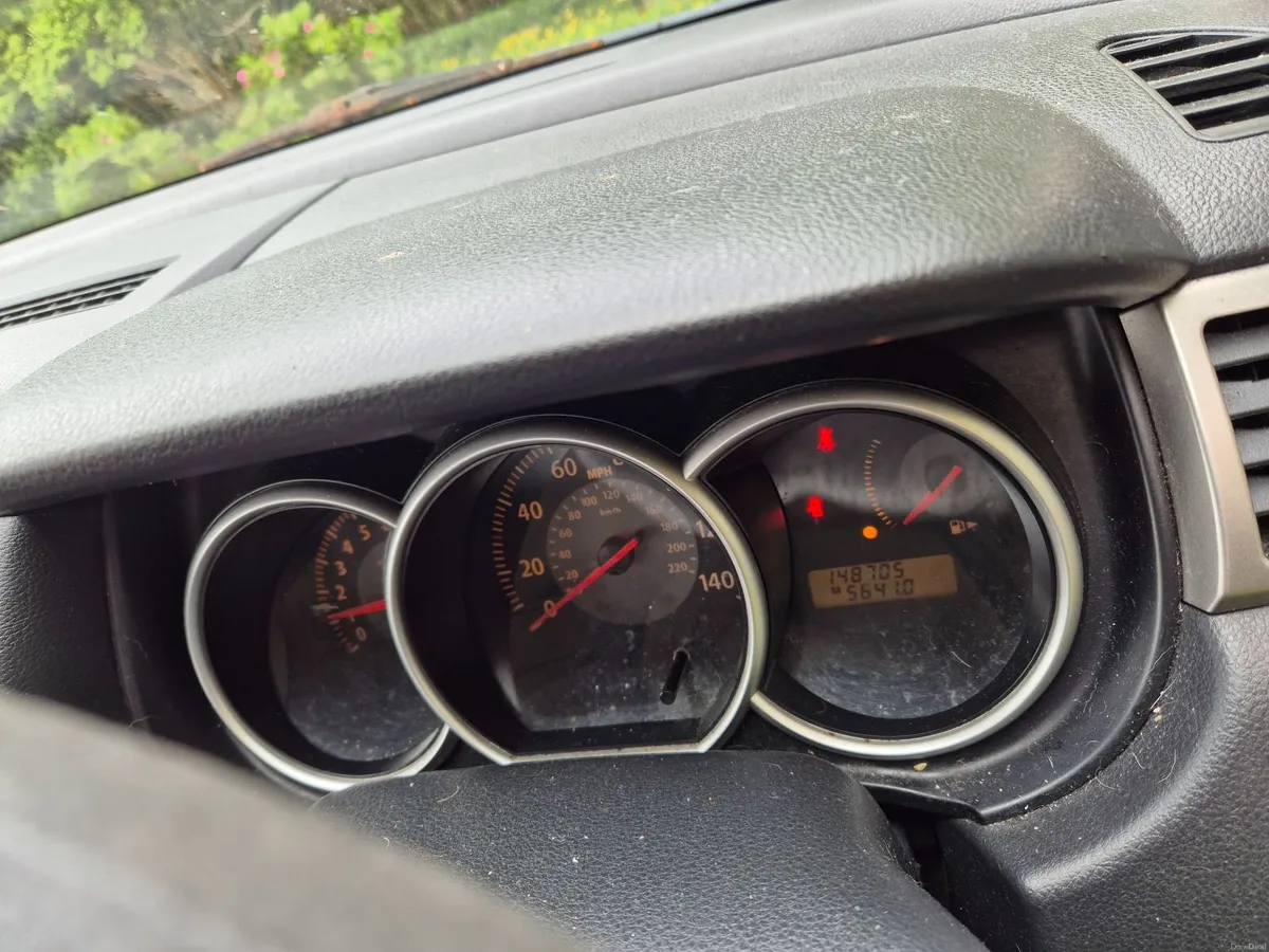 Nissan Tiida 2010 - Image 2