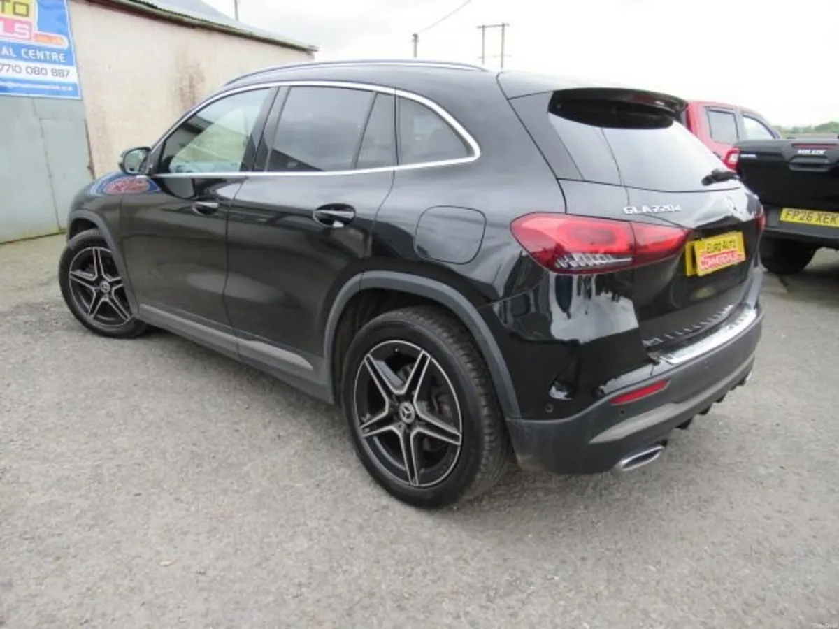 2.0 GLA220d AMG Line (Executive) SUV 5dr Diesel AU - Image 2