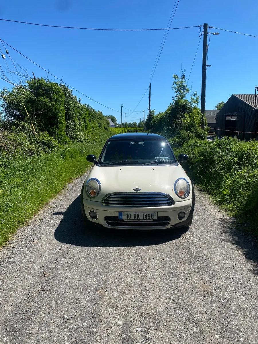Mini Cooper 2010 - Image 1