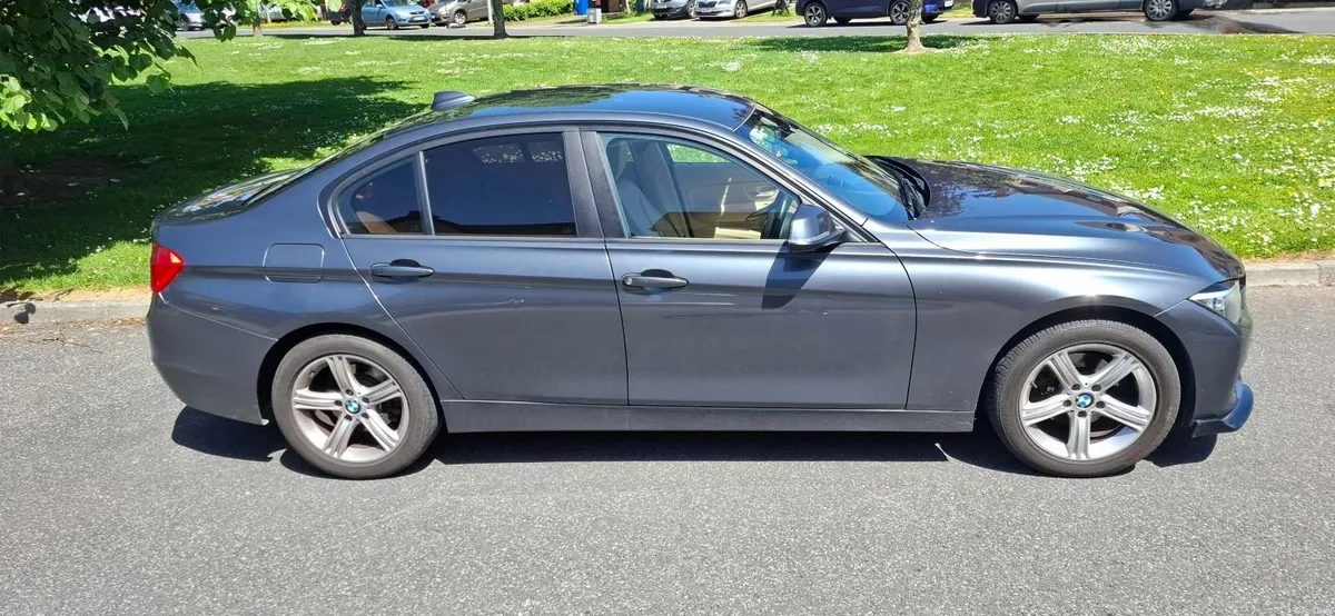 BMW 318d 2014 Automatic - Image 2