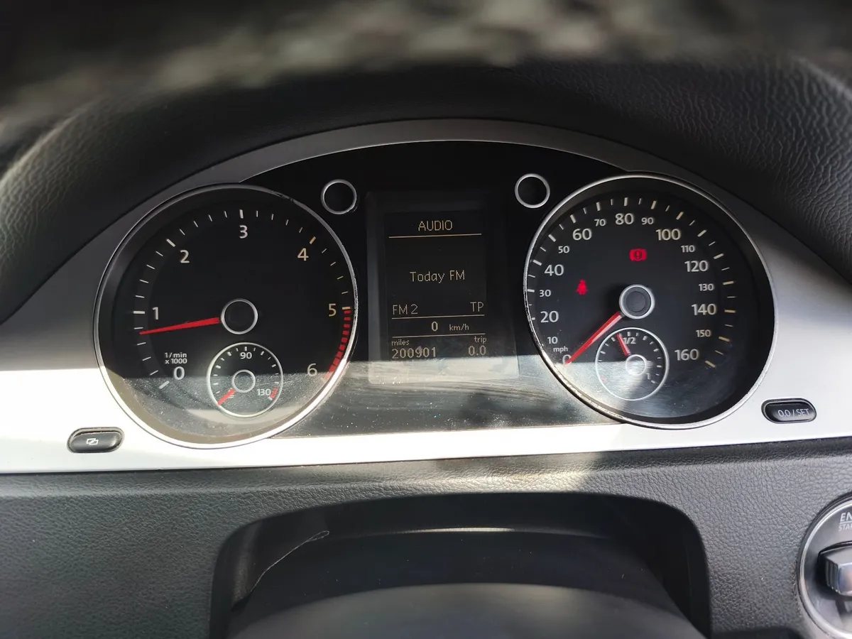Volkswagen Passat 2009 - Image 4
