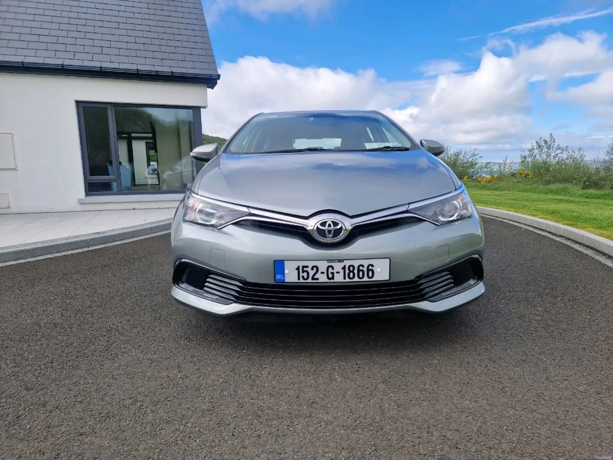 2015 Toyota Auris Low Kms - Image 2