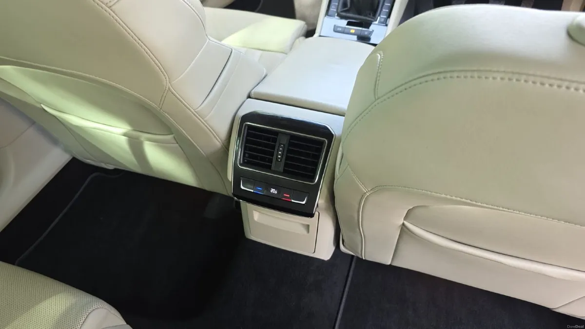 Skoda Superb 2017 - Image 2