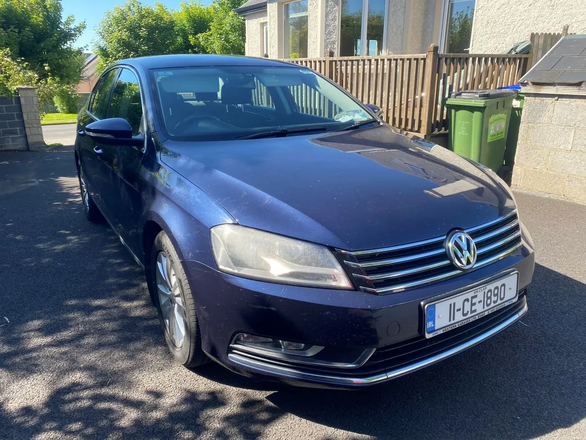 Volkswagen Passat 2011 - Image 2