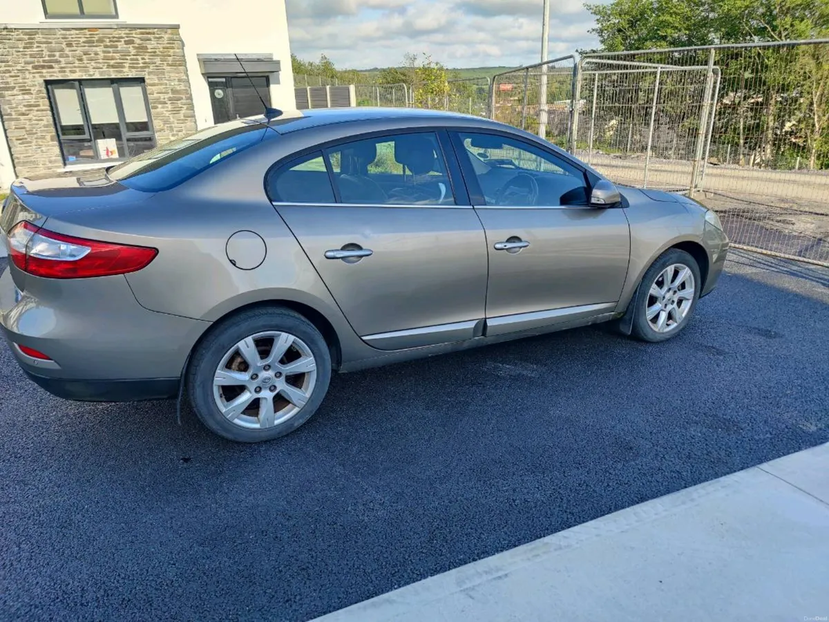 2010 Renault Fluence. LOW KMs - Image 4