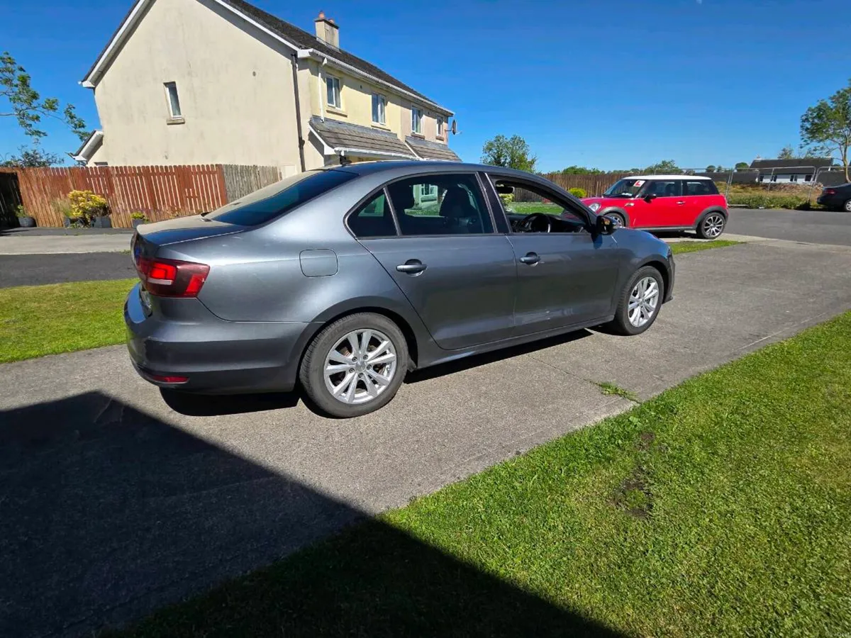 Volkswagen Jetta - Image 4